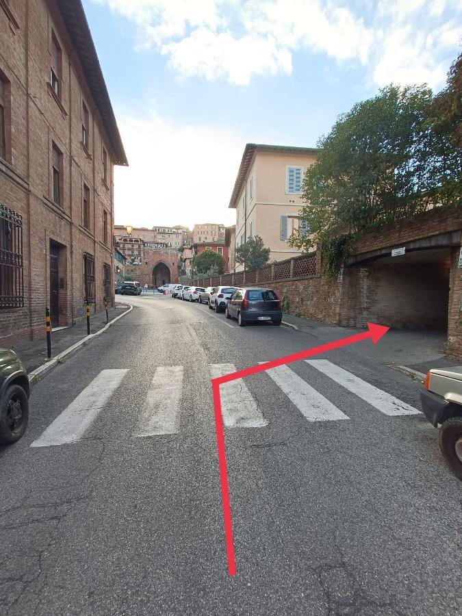 Firsthouse - Nel Centro Storico Con Parcheggio Gratuito Appartement Siena Buitenkant foto